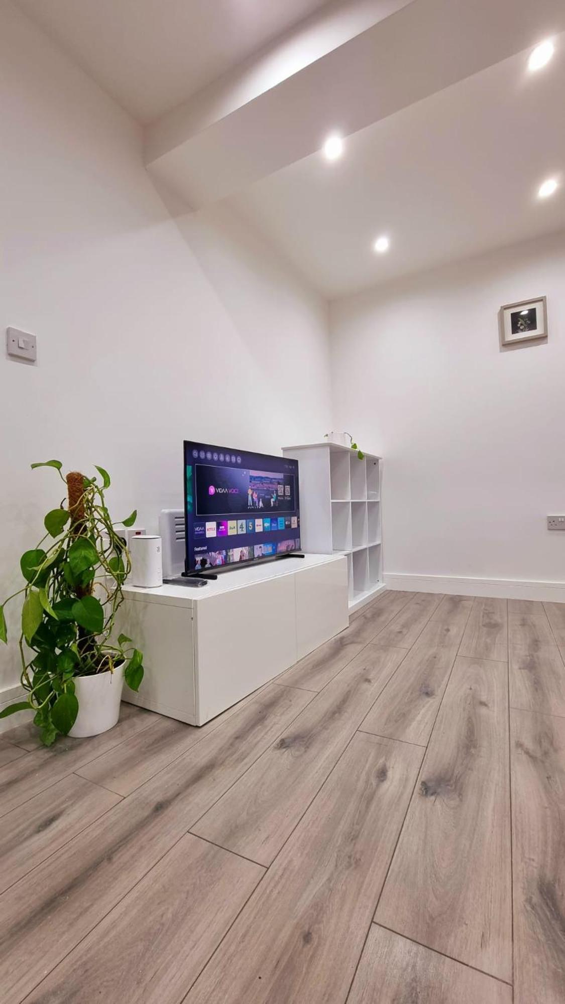 Brand New Flat Close To Turnpike Lane Tube Station London Exteriör bild